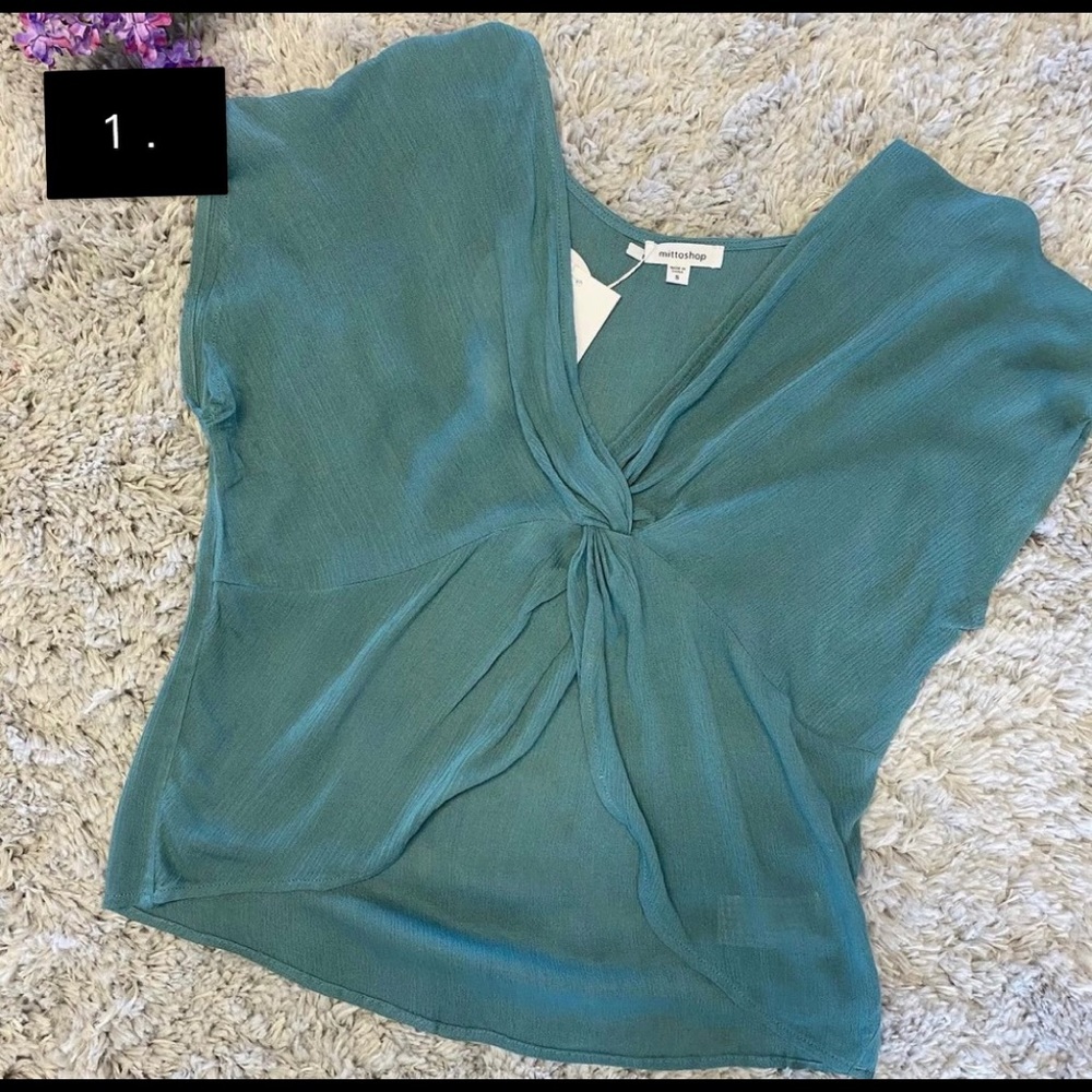 Teal short sleeve V-neck Twisted front detail